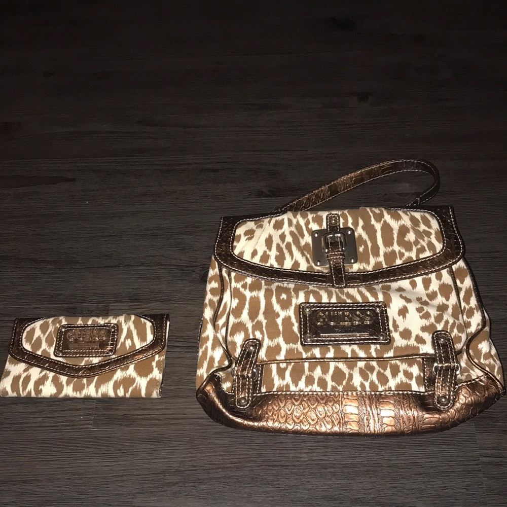 Guess Bag Animal Print with matching Wallet. Great Condition. Has Shoulder strap